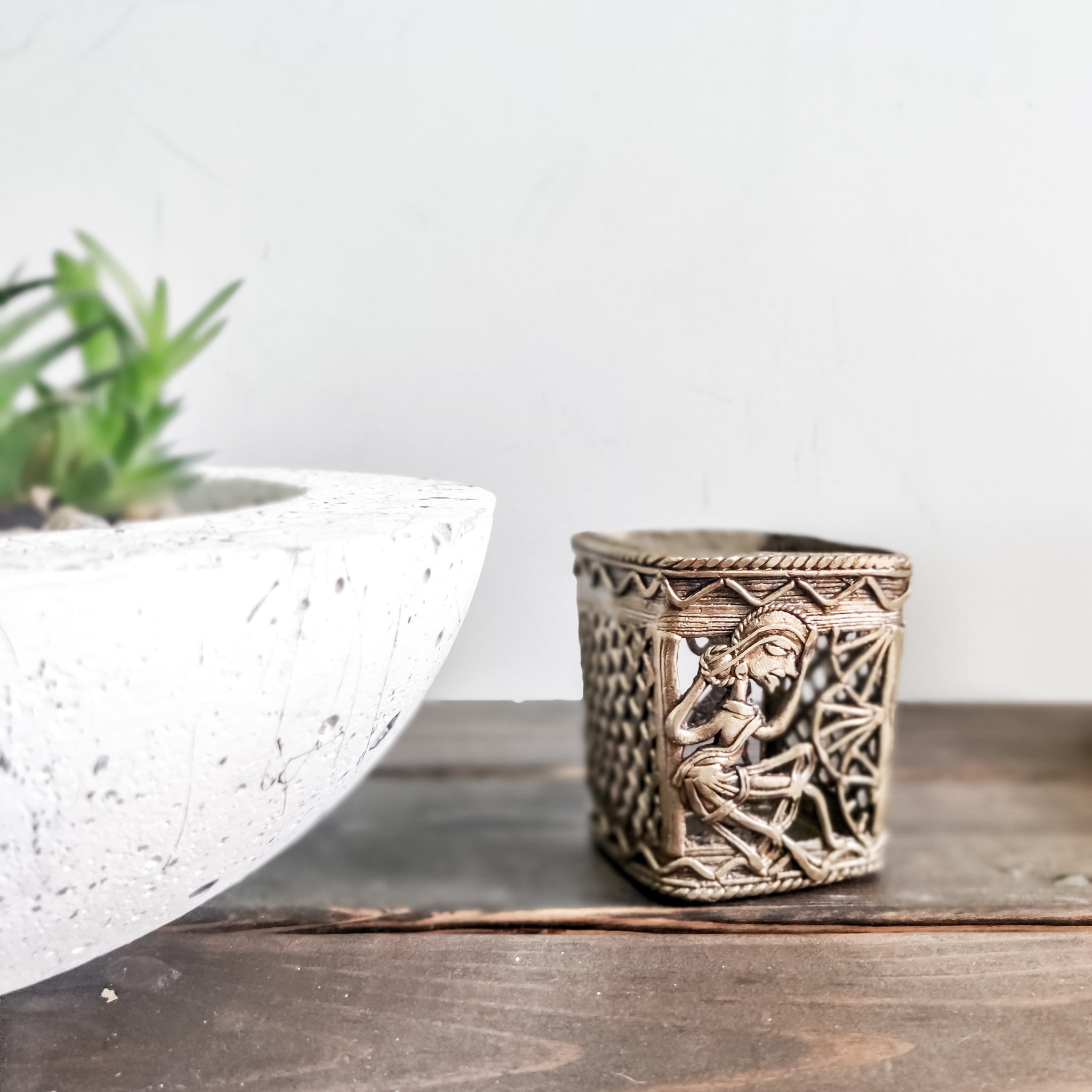 Brass Dokra Small Pen Stand