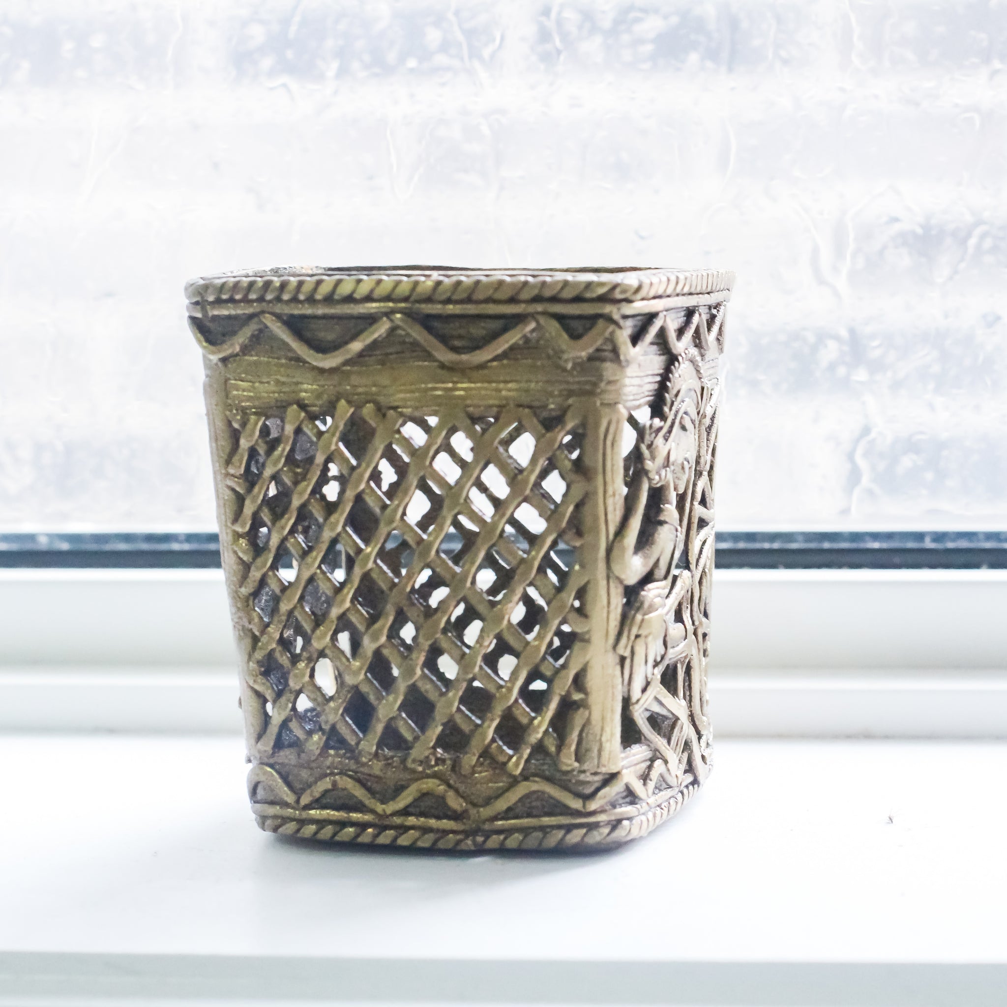 Brass Dokra Small Pen Stand