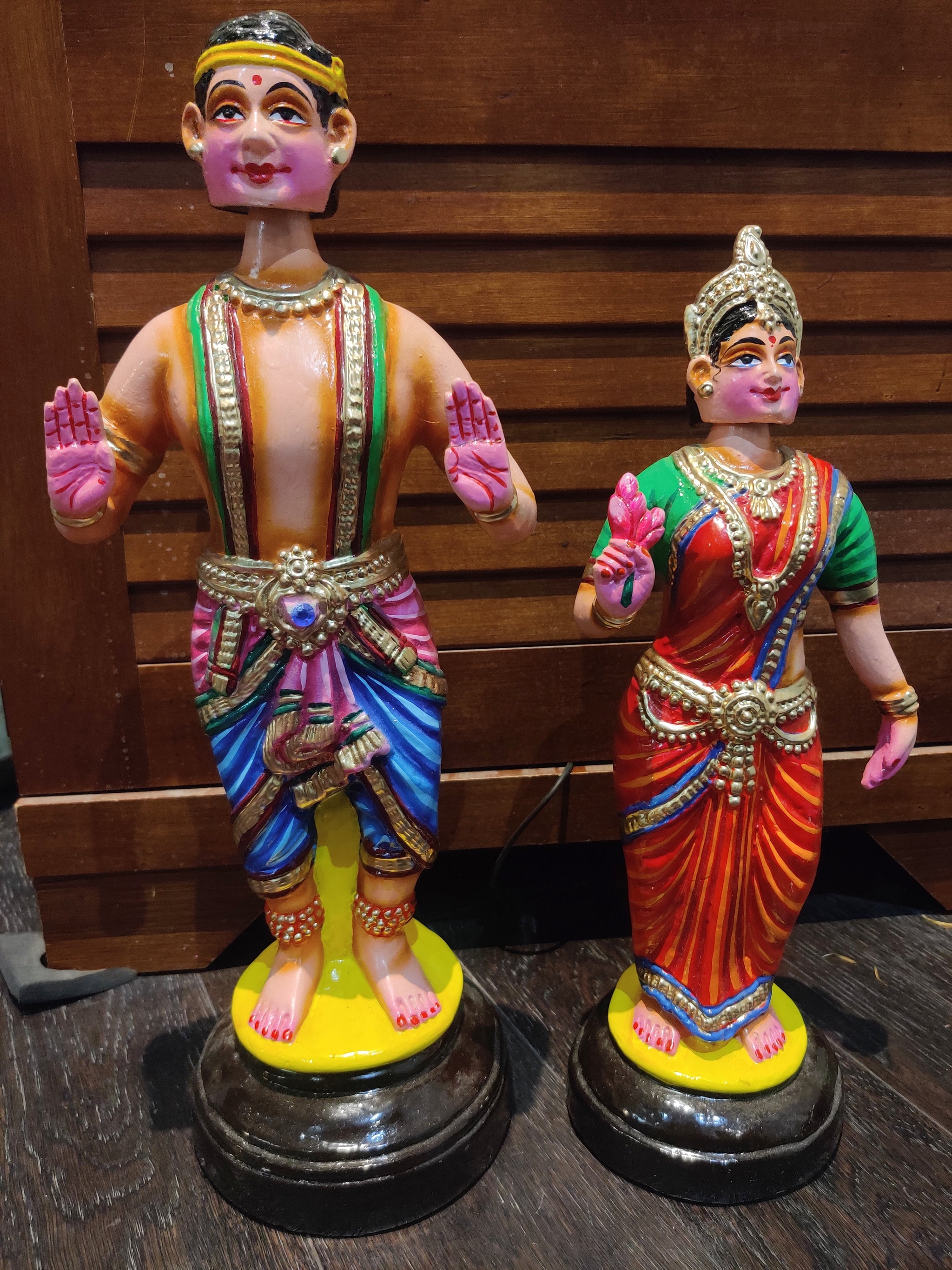 Raja Rani  set of 2 Thalayatti Bommai Dancing golu dolls